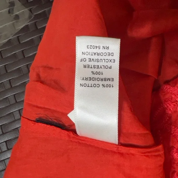 Banana Republic Petite Red Embroidered Sleeveless Button Up Shirt Top Size M - Picture 2 of 5